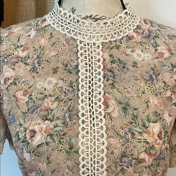 PEACH | Women’s Tan Lace High Neck Puff Sleeve Blouse Size Medium - Picture 2 of 7